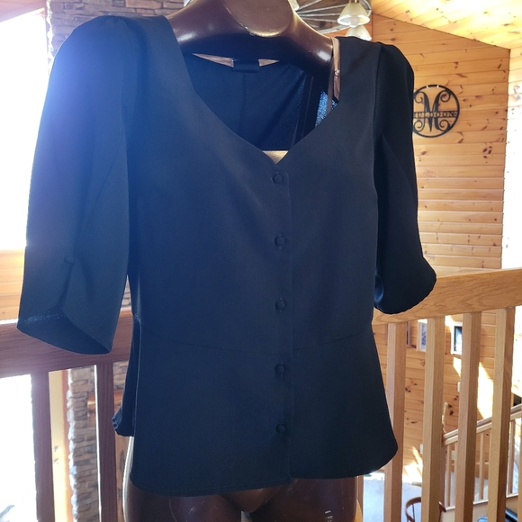 Sweet little black blouse with beautiful shape by Worthington size med - Picture 1 of 5